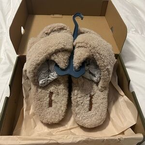 OluKai Hila Heu Sz 8